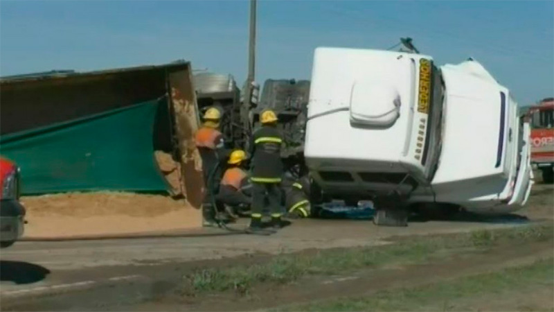 Chocaron un camión y un auto en la Ruta 131: Un hombre falleció.