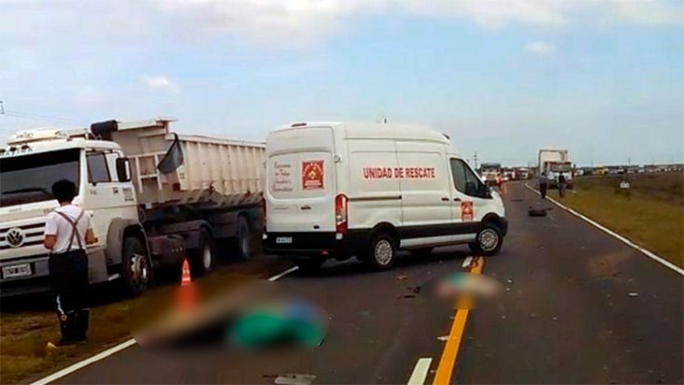 Una mujer y sus hijitas murieron al salir despedidas de un auto tras un choque