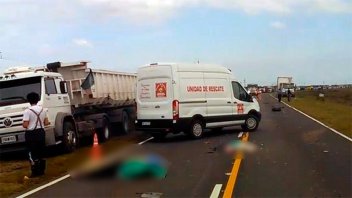 Una mujer y sus hijitas murieron al salir despedidas de un auto tras un choque