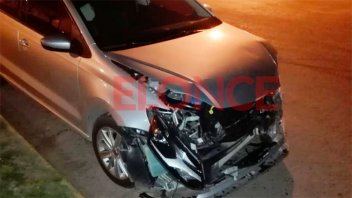 Un auto fue chocado por camioneta: indignación del conductor del vehículo dañado