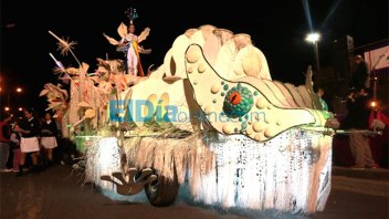 Divulgan inéditas fotos de Nahir Galarza desfilando en una carroza