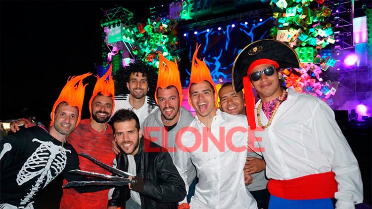 Miles de personas vivieron la Fiesta de Disfraces: El color y los personajes