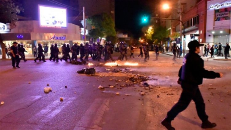 Hubo detenidas y más de 20 heridos en el Encuentro Nacional de Mujeres