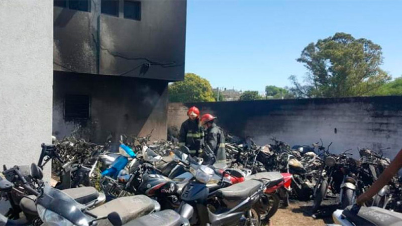 Un asado en una comisaría terminó con 77 motos quemadas