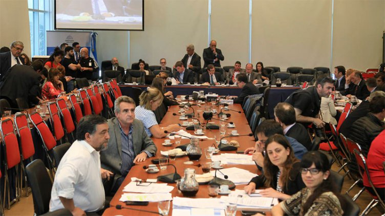 Negocian contrarreloj para aprobar el Presupuesto nacional en Diputados