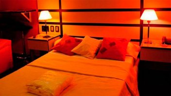 Un hotel alojamiento ofrece noche gratis para padres de chicos abanderados