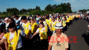 Fotos y video: Miles de fieles participan de la 36º Peregrinación de los Pueblos
