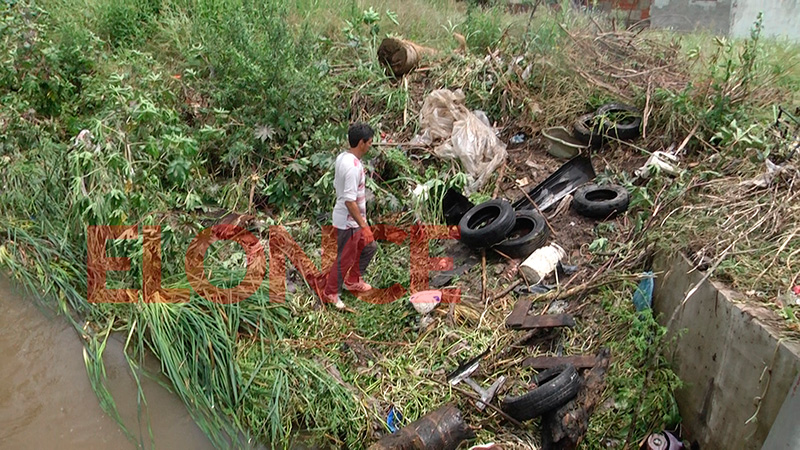 Vecinos limpian el cauce del arroyo Antoñico para evitar desbordes