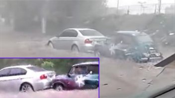 Videos: El Fitito rescató a un BMW durante la inundación en Buenos Aires