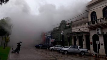 Un rayo provocó incendio en la Sociedad Española de Villaguay: Fotos y videos