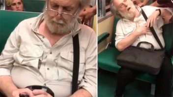 Video: Fotografió a una chica en el tren y fingió un infarto ante el escrache