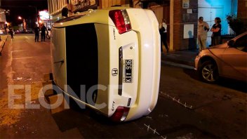 Volcó un auto cuyo conductor se distrajo por atender un llamado al celular