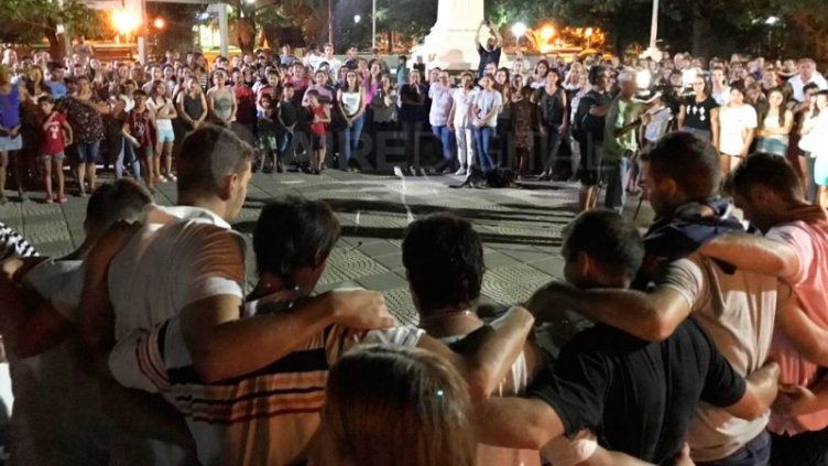 Un pueblo santafesino consternado reza por la aparición de Emiliano Sala