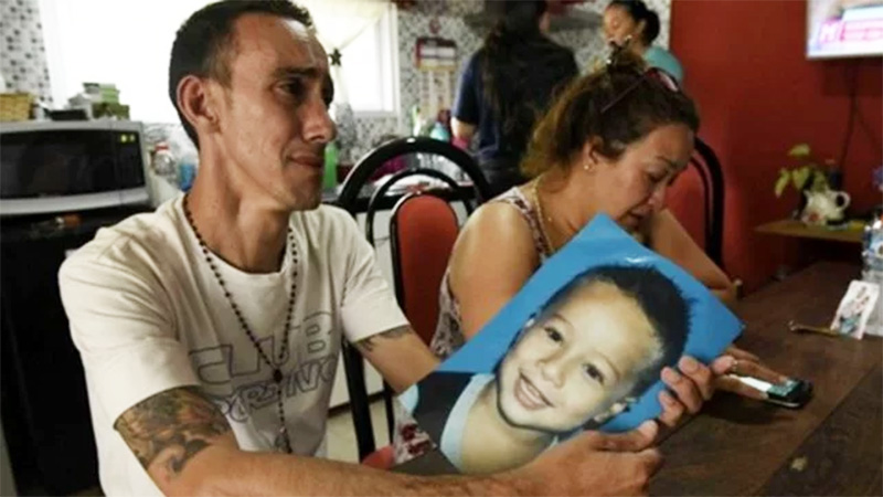 Gallardo junto a una foto de su hijo.