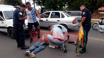 Un anciano con lesiones, tras fuerte impacto contra el parabrisas de un vehículo
