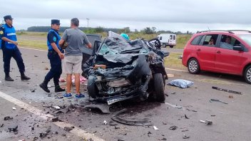Dos fallecidos tras impresionante choque frontal en la Autovía Artigas