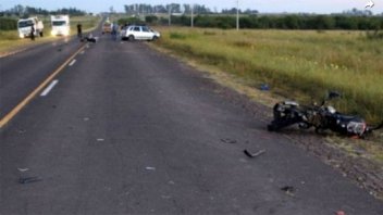 Dos motociclistas adolescentes fallecieron tras ser chocados por un auto