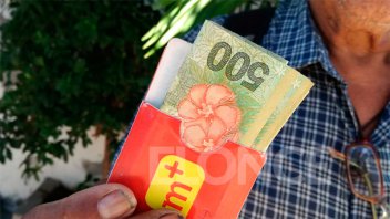 Jubilado simuló devolver dinero y tarjetas pero la dueña descubrió su mentira