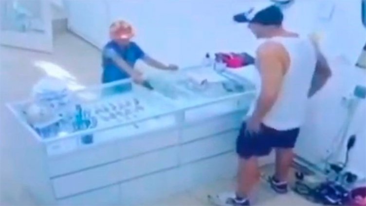 Nene de 8 años quiso robar en joyería: