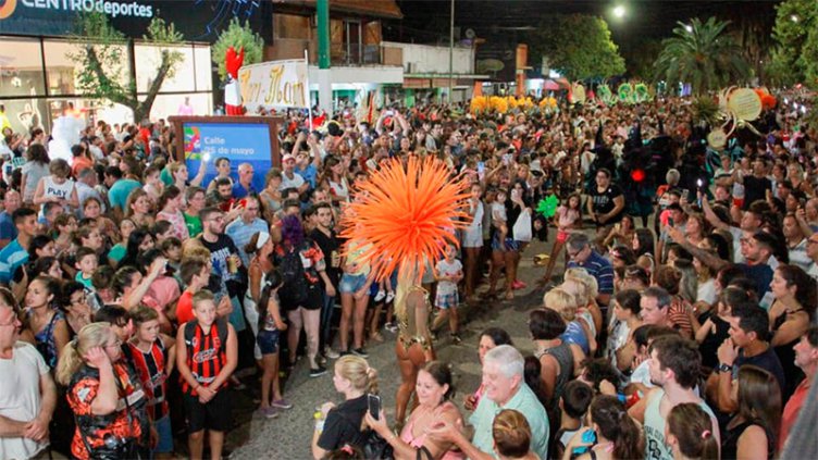 Comparsas de Gualeguaychú volvieron a las calles de la ciudad después de 20 años