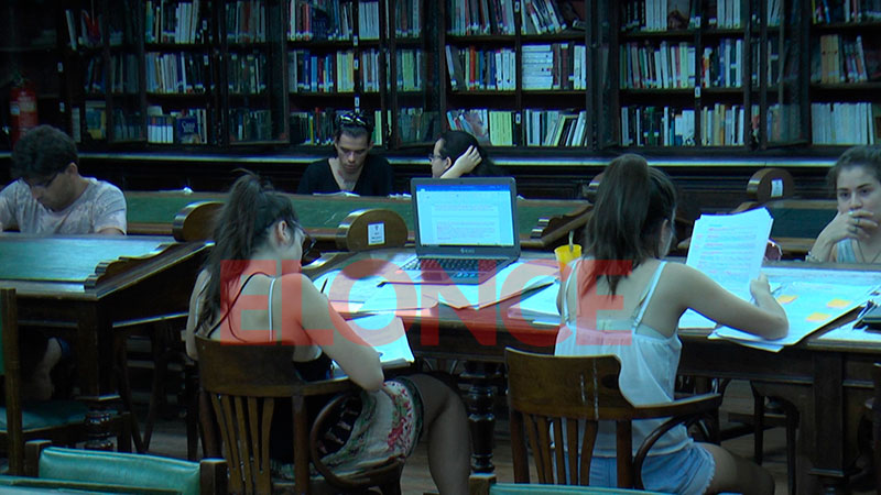 Durante el verano, la Biblioteca Popular recibe gran cantidad de ...
