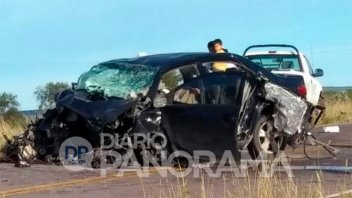 Choque frontal entre dos autos dejó como saldo cuatro personas muertas