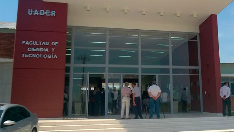 Duelo en la Facultad de Ciencia y Tecnología por la muerte del joven de Cerrito