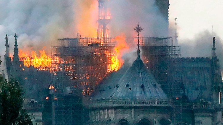 Encontraron siete colillas de cigarrillos en los andamios de Notre Dame