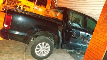 Qué dijo el hombre que estrelló su camioneta contra el comercio de su expareja