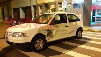 Fuerte choque en el centro de Paraná entre un camión y un auto
