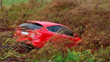 Revelaron a quién pertenece el auto abandonado en la banquina tras un despiste