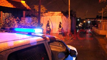 Dos detenidos tras allanamiento: Buscan a un hombre con frondoso prontuario