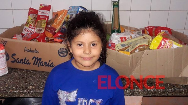 Cumpleañera recolectó alimentos y los donó: