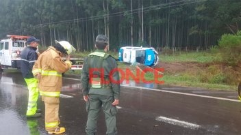 Tres policías hospitalizados tras volcar patrullero cuando iban por la Ruta 14