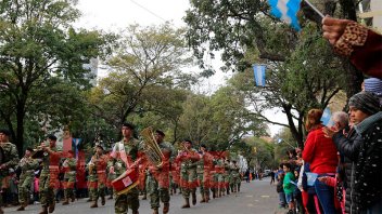 El desfile por 25 de Mayo en Paraná fue suspendido por inclemencias climáticas