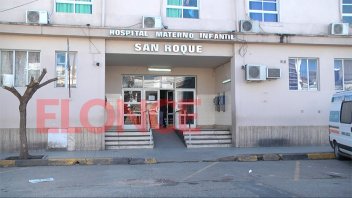 Dio marcha atrás con el auto y chocó a su pequeña hija: Sufrió graves heridas