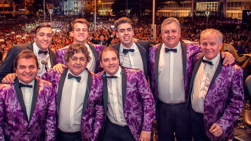 Gren&oacute;n junto a Camino, tras un recital en la plaza Mansilla de Paran&aacute;.