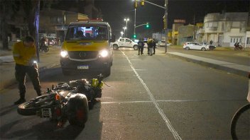 Motociclista chocó a dos monjas en Avenida Ramírez y sufrieron graves heridas