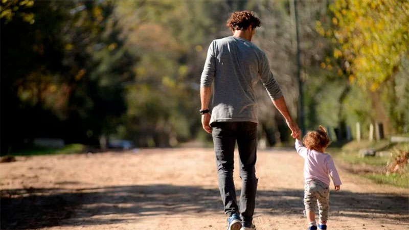 Licencia por paternidad: Argentina entre los países que menos días otorga -  Sociedad 