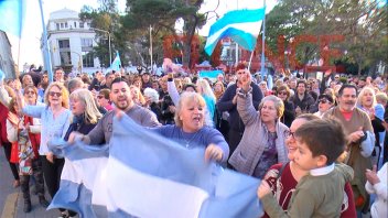 Se replicó en Paraná la concentración en apoyo al gobierno nacional