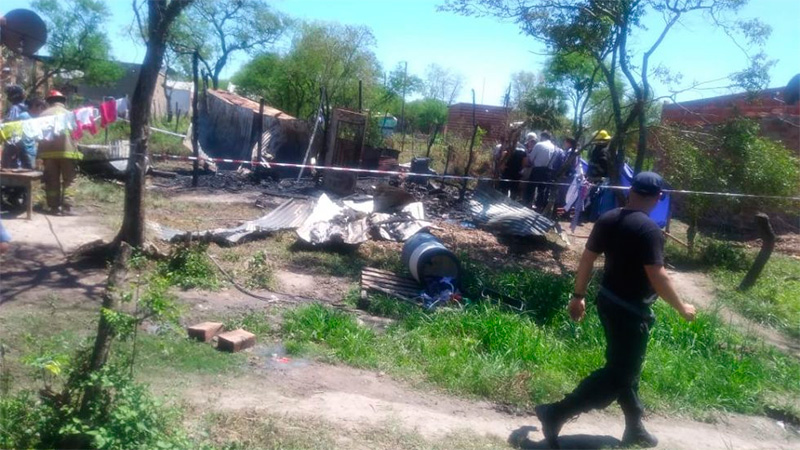 Una madre y dos de sus hijas murieron en el incendio de su precaria ...