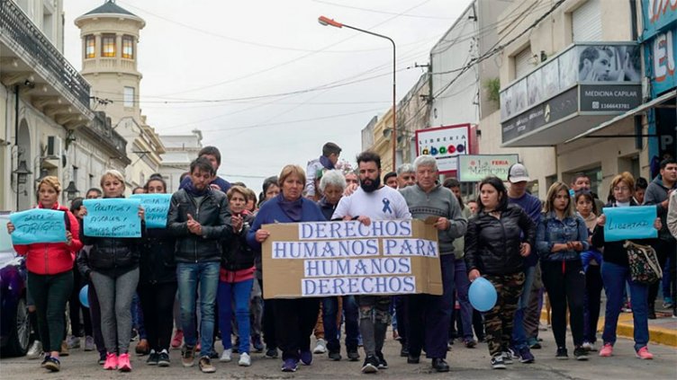 Gualeguaychú: Marcharon pidiendo la liberación de policía que mató a un joven