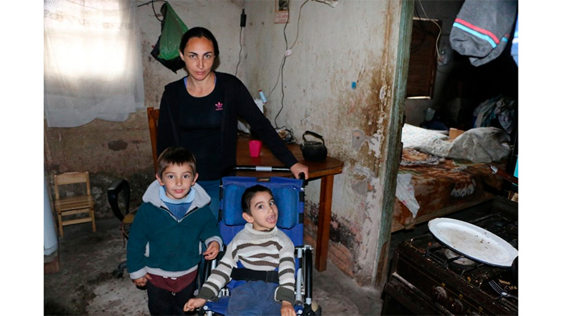 Madre de un niño con discapacidad imploró por una vivienda donde poder vivir.-