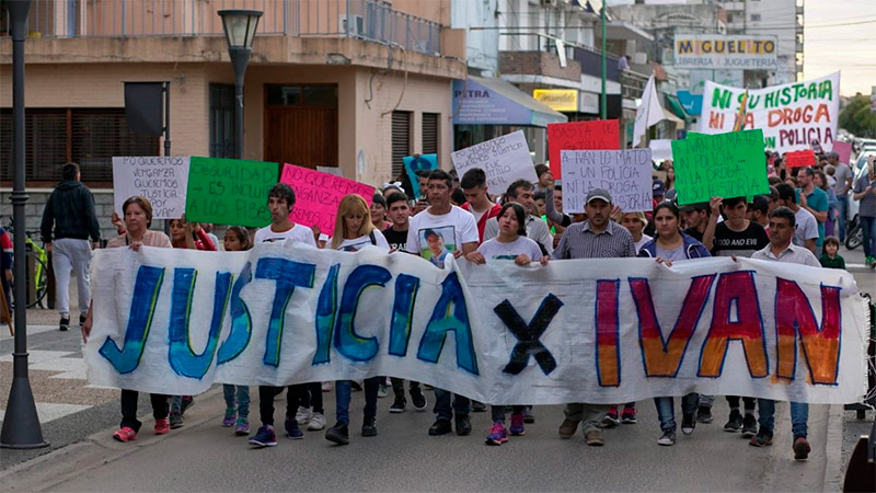 Marcharon para exigir justicia por joven muerte por una bala policial