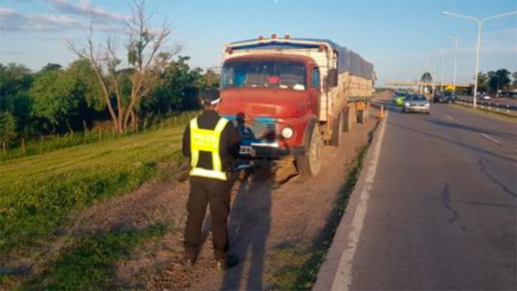 Camionero viajaba por la Ruta 168 con casi 2 puntos de alcohol en sangre