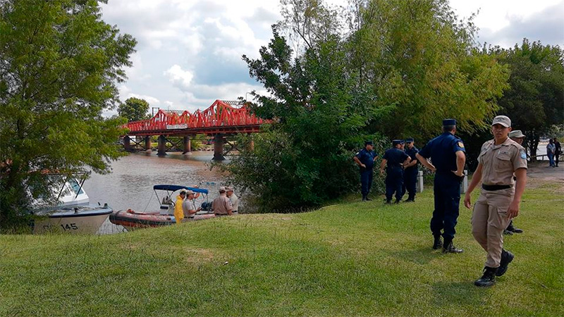 Hallaron el cuerpo del hombre buscado en el río Gualeguaychú