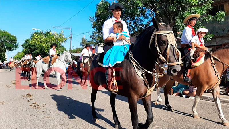 Imponente desfile tradicionalista en la Fiesta del Ternero