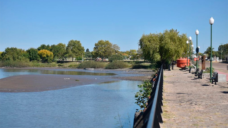 Bajante del r&iacute;o en Gualeguaych&uacute;.