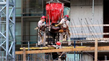 Trabajadores de la construcción con aumento confirmado: cuánto cobran en junio