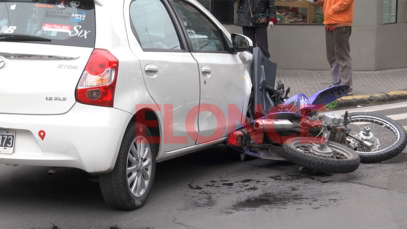 Motociclista fue hospitalizado tras choque con un auto | Elonce.com